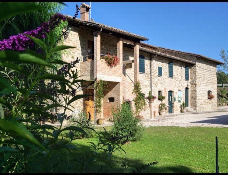 B&B Ponte La Pietra 古比奥 外观 照片